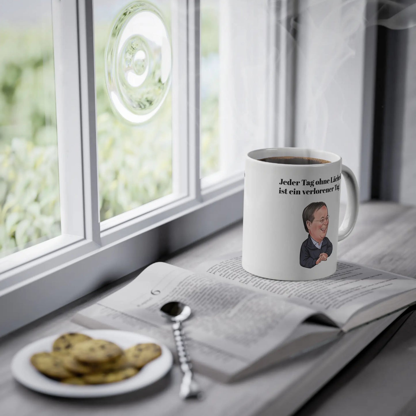 Laschet CDU Meme Tasse neben Fenster auf Buch