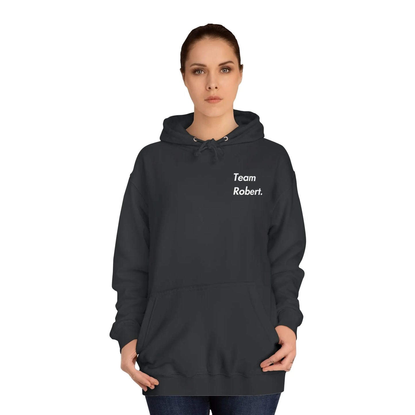 Frau mit schwarzem Habeck Hoodie