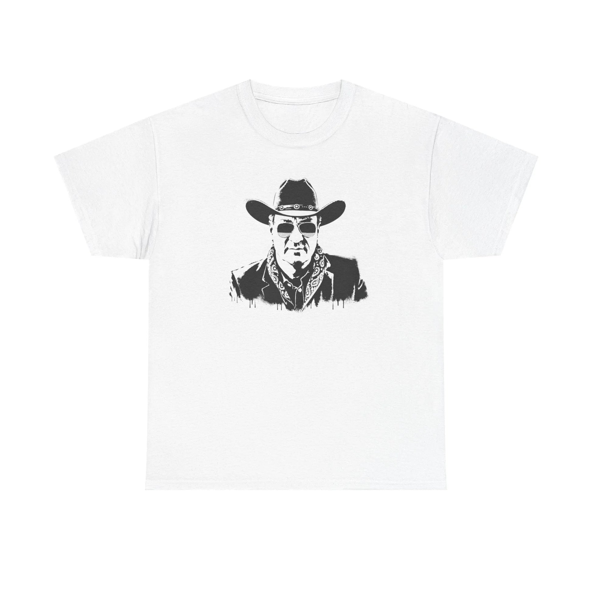 Markus Söder Malle T-Shirt 'Cowboy Maggus' – Weißes Grafik-Tee aus Baumwolle mit Cowboy-Portrait, Sonnenbrille und Halstuch im Retro-Western-Stil.