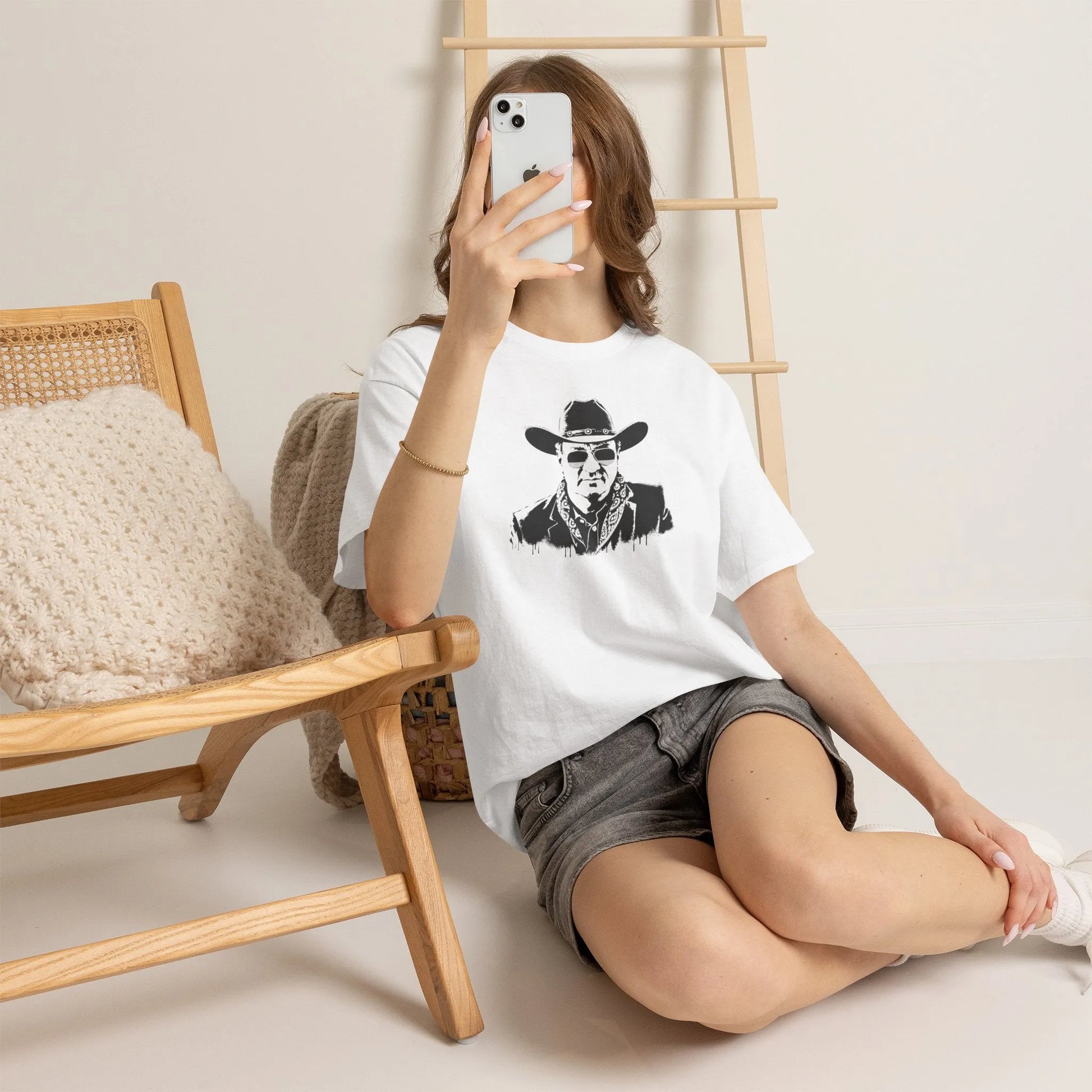 Weißes Markus Söder Malle T-Shirt im Cowboy-Look – ein lässiges Hipster Tee und Rodeo Outfit, perfekt als Geschenk für Männer im Country Vibe.