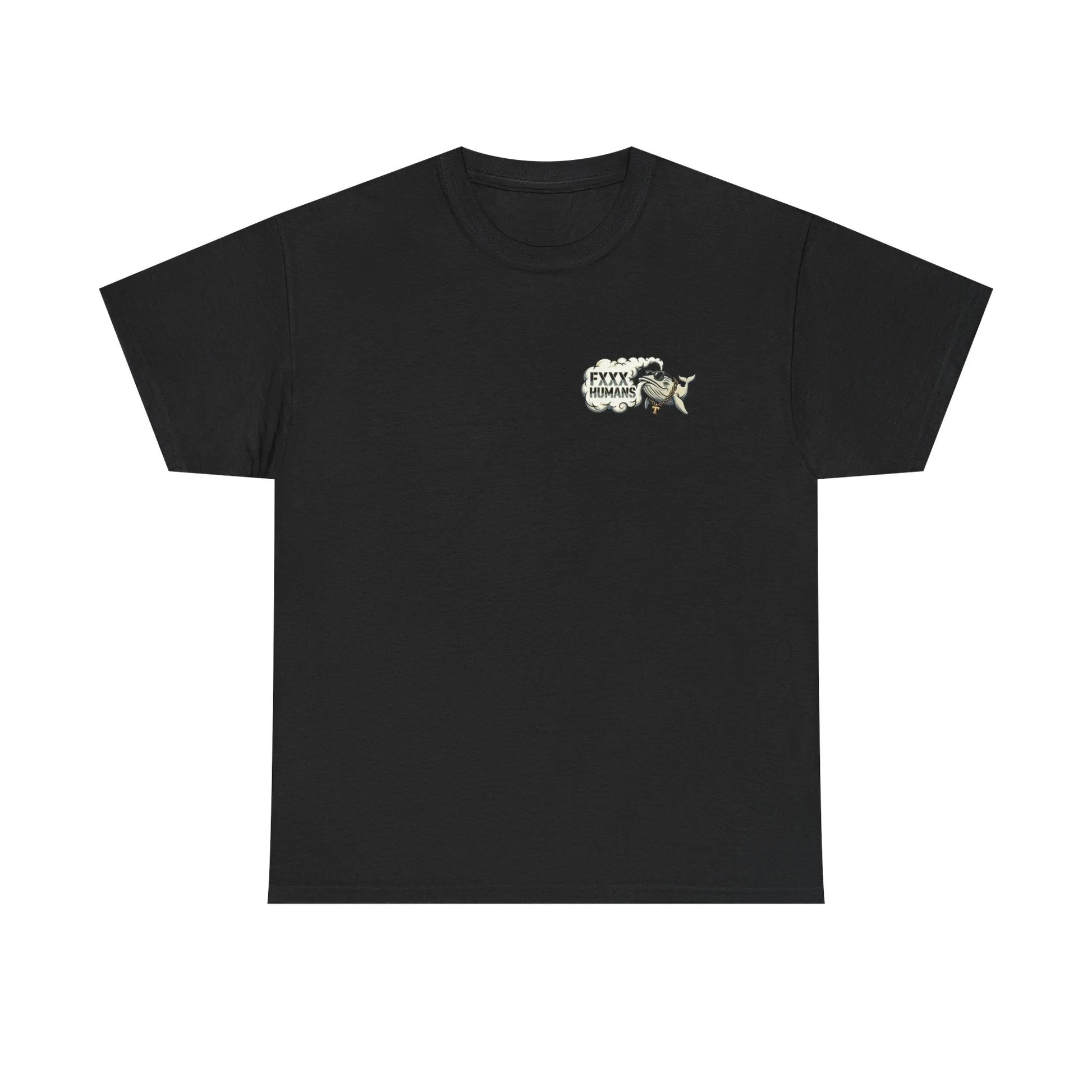 Schwarzes Unisex T-Shirt mit einem kleinen Brust-Grafiklogo von Timmy der Wal und einer Rauchblase als Statement, hochwertige Buckelwal-Ostsee-Streetwear jenseits von Pray for Timmy.